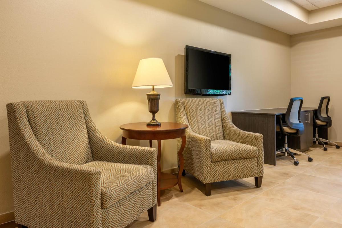 Candlewood Suites Fort Myers/Sanibel Gateway - image 2