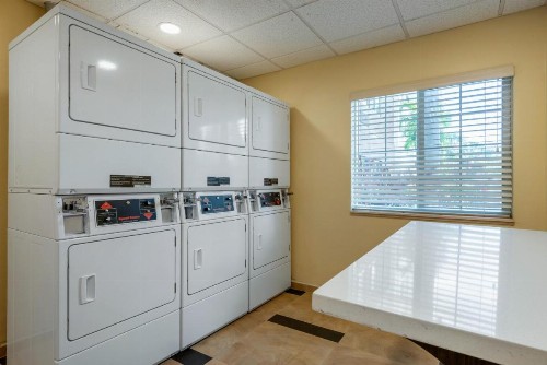 Candlewood Suites Fort Myers/Sanibel Gateway - image 26