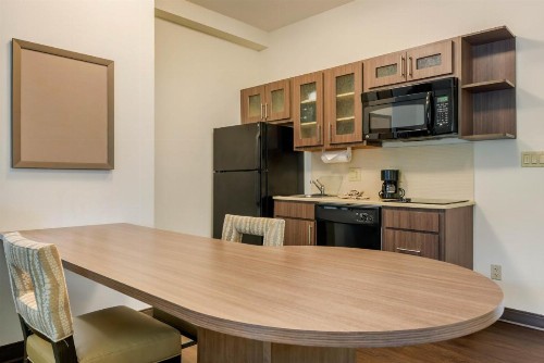 Candlewood Suites Fort Myers/Sanibel Gateway - image 4