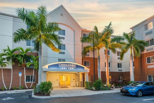Candlewood Suites Fort Myers/Sanibel Gateway - image 5