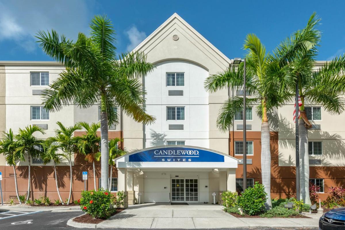 Candlewood Suites Fort Myers/Sanibel Gateway - image 6