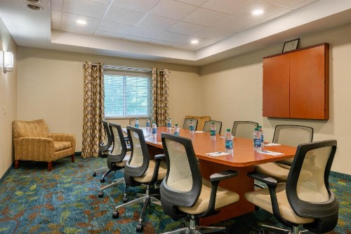 Candlewood Suites Fort Myers/Sanibel Gateway - image 9