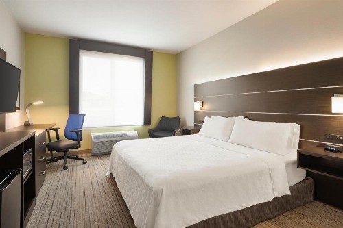 Holiday Inn Express Hotel & Suites Fort Myers East - The Forum an IHG Hotel - image 3