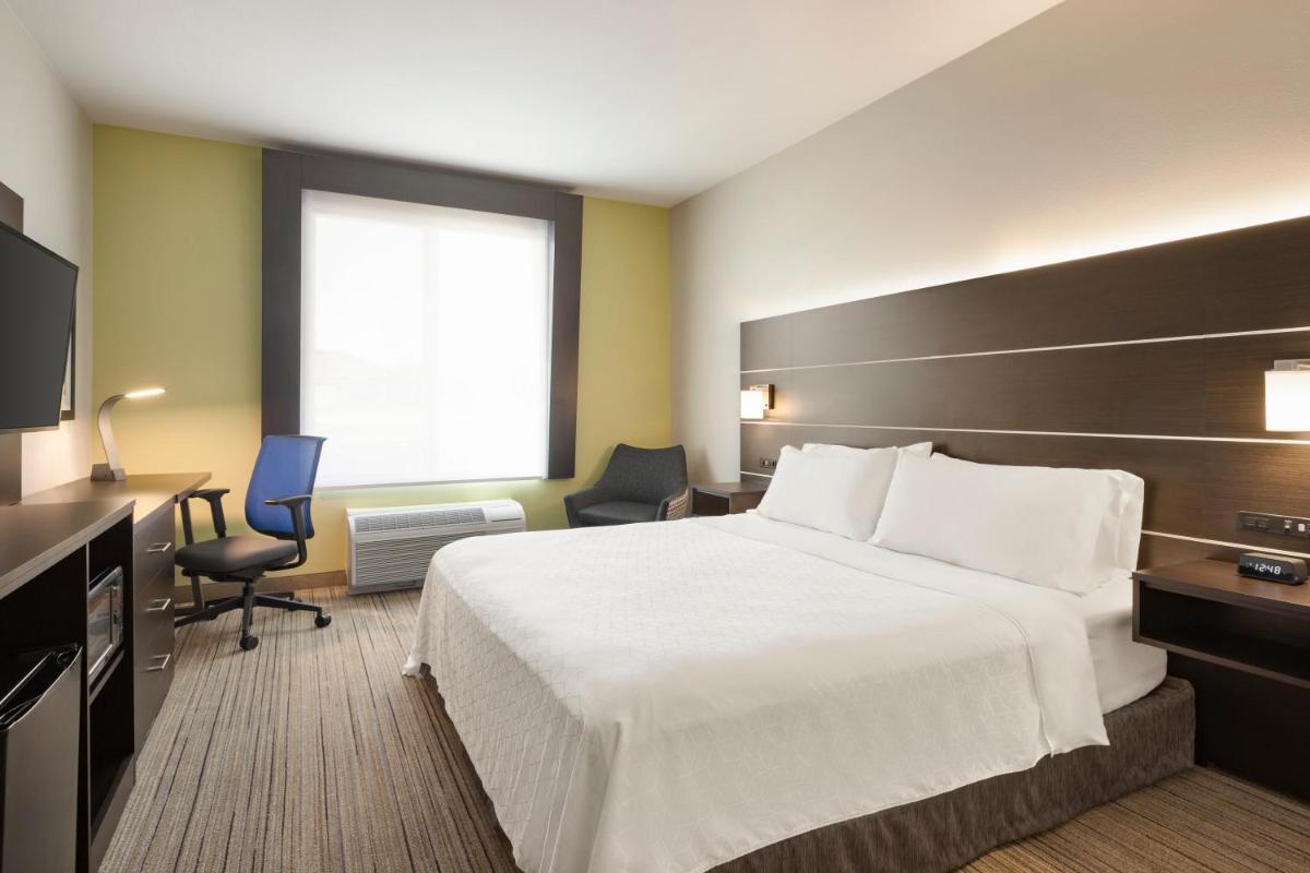 Holiday Inn Express Hotel & Suites Fort Myers East - The Forum an IHG Hotel - image 3