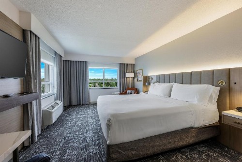 Holiday Inn Fort Myers Airport-Town Center an IHG Hotel - image 40