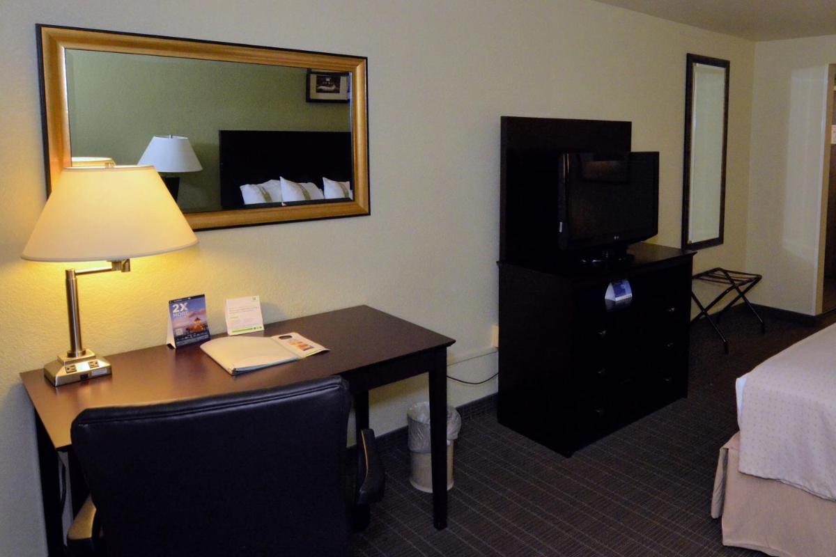 Holiday Inn - Fort Myers - Downtown Area an IHG Hotel - image 4