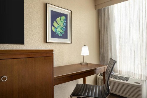 Crowne Plaza Hotel Fort Myers at Bell Tower Shops an IHG Hotel - image 16