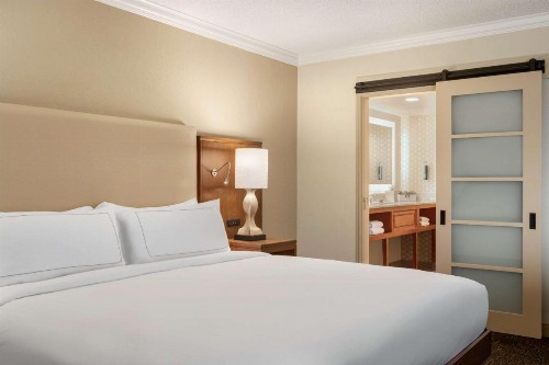 Crowne Plaza Hotel Fort Myers at Bell Tower Shops an IHG Hotel - image 18