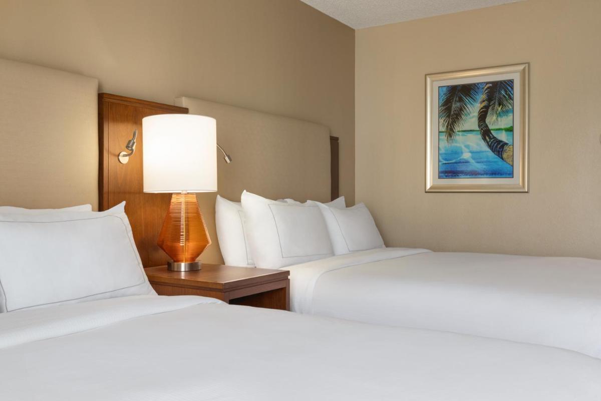 Crowne Plaza Hotel Fort Myers at Bell Tower Shops an IHG Hotel - image 2
