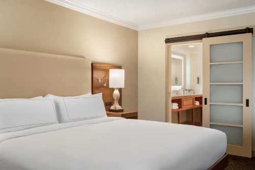 Crowne Plaza Hotel Fort Myers at Bell Tower Shops an IHG Hotel - image 32