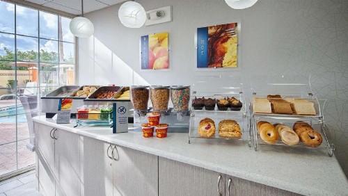 Best Western Fort Myers Inn and Suites - image 13
