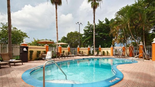 Best Western Fort Myers Inn and Suites - image 2