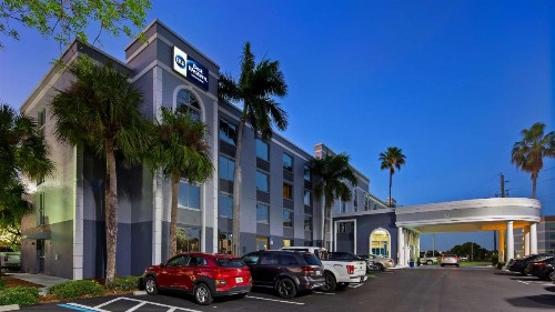 Best Western Fort Myers Inn and Suites - image 9