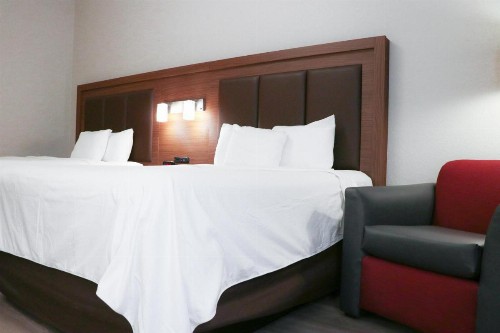 Days Inn & Suites by Wyndham Fort Myers Near JetBlue Park - image 10