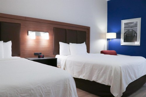 Days Inn & Suites by Wyndham Fort Myers Near JetBlue Park - image 11