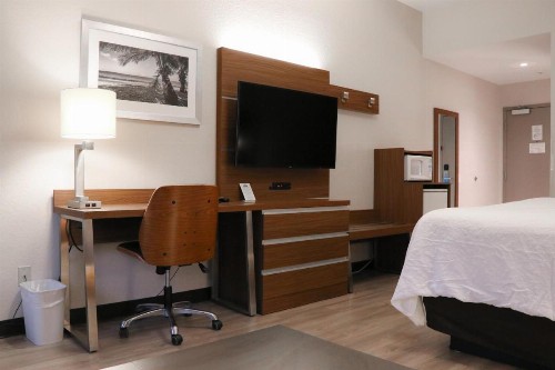 Days Inn & Suites by Wyndham Fort Myers Near JetBlue Park - image 16