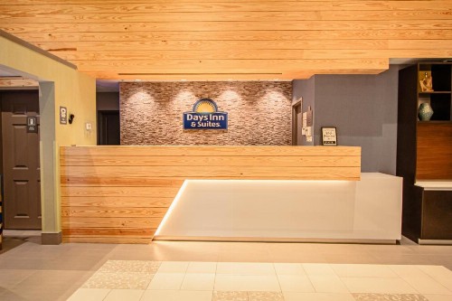 Days Inn & Suites by Wyndham Fort Myers Near JetBlue Park - image 27