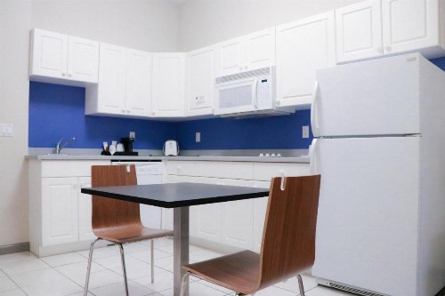 Days Inn & Suites by Wyndham Fort Myers Near JetBlue Park - image 6