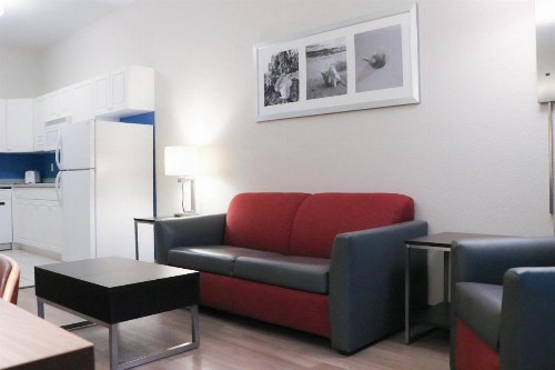 Days Inn & Suites by Wyndham Fort Myers Near JetBlue Park - image 7