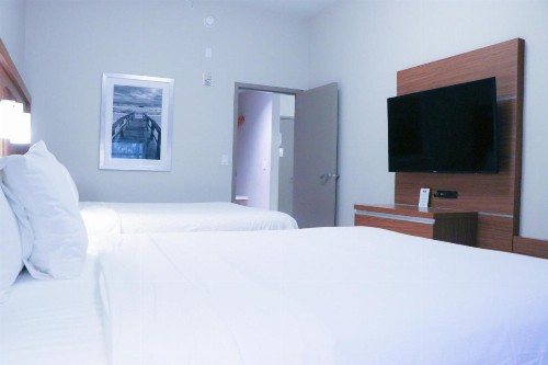Days Inn & Suites by Wyndham Fort Myers Near JetBlue Park - image 8