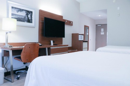 Days Inn & Suites by Wyndham Fort Myers Near JetBlue Park - image 9