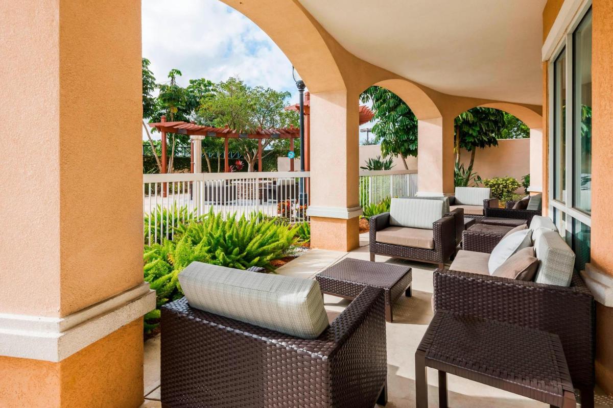 Courtyard Fort Myers at I-75 and Gulf Coast Town Center - image 4