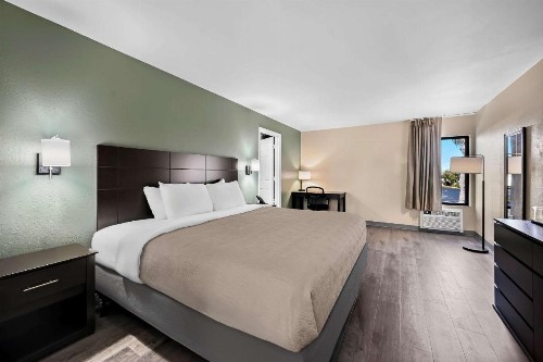 Travelodge by Wyndham Fort Myers - image 17