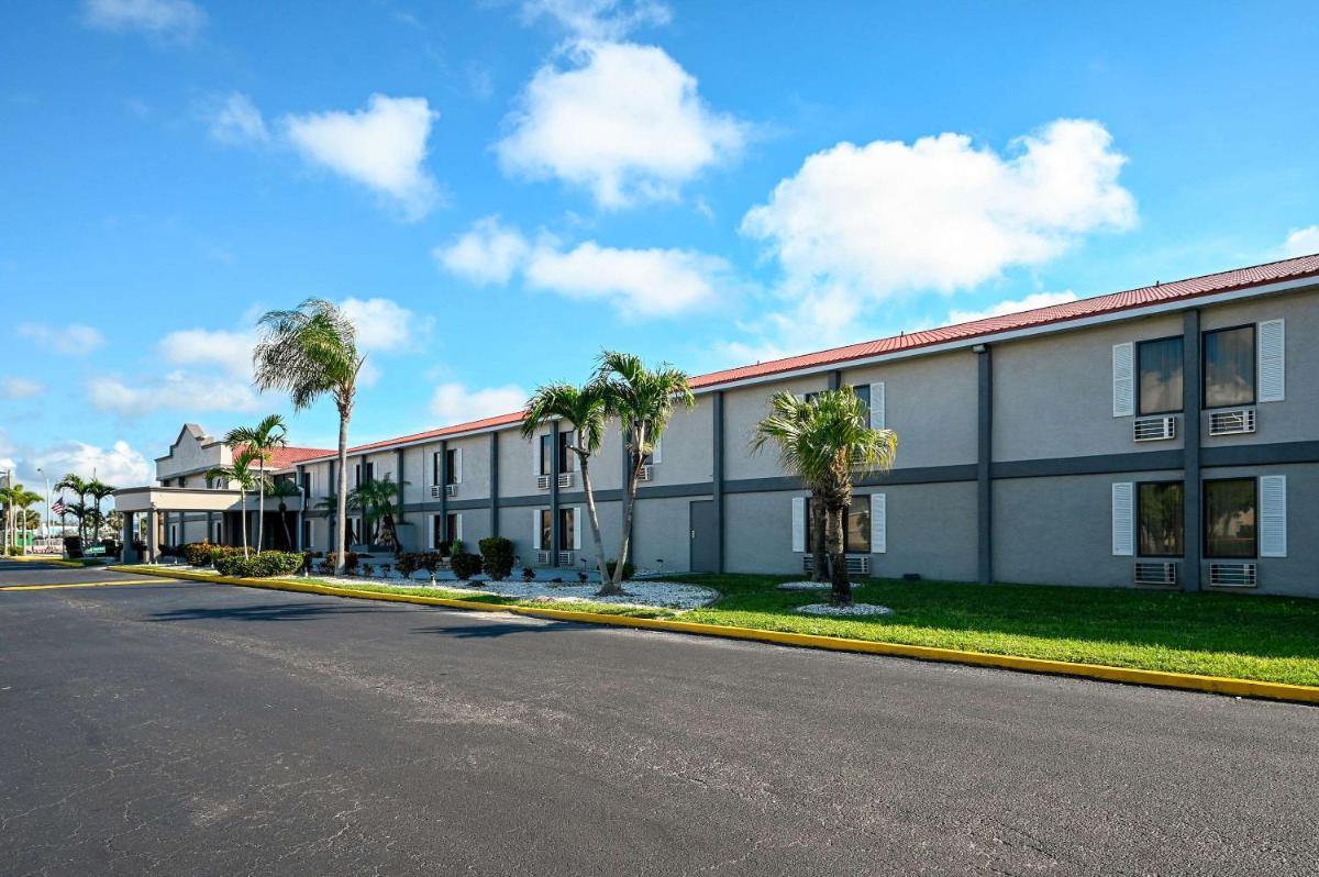 Travelodge by Wyndham Fort Myers - image 2