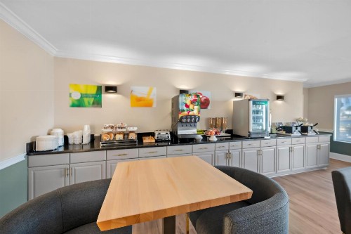 Travelodge by Wyndham Fort Myers - image 3