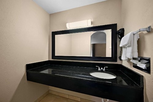 Travelodge by Wyndham Fort Myers - image 34