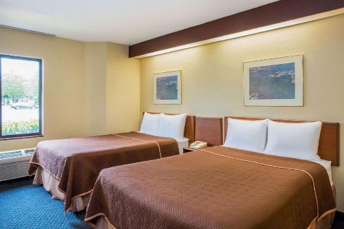 Travelodge by Wyndham Fort Myers Airport - image 15