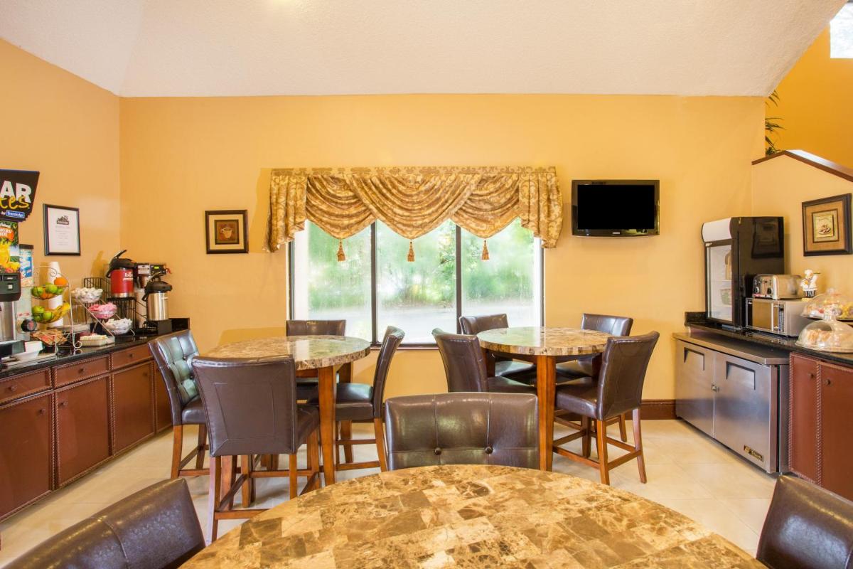 Travelodge by Wyndham Fort Myers Airport - image 7
