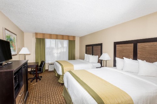 Baymont by Wyndham Fort Myers Airport - image 15
