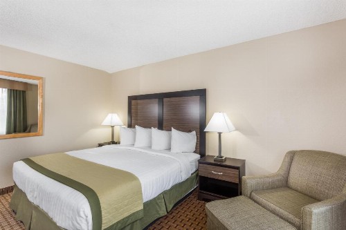 Baymont by Wyndham Fort Myers Airport - image 16