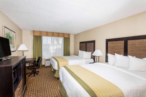 Baymont by Wyndham Fort Myers Airport - image 25