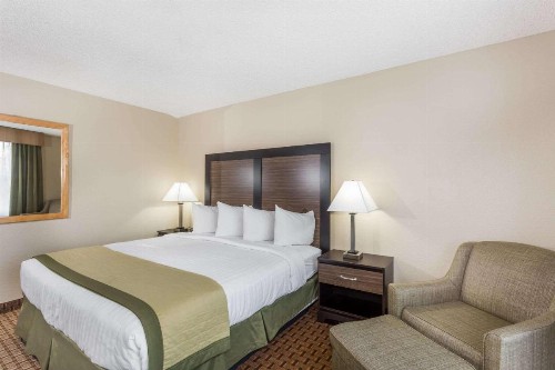 Baymont by Wyndham Fort Myers Airport - image 29