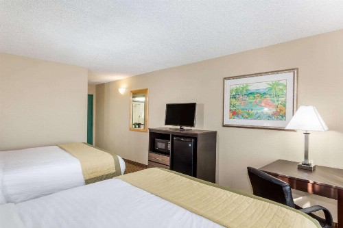 Baymont by Wyndham Fort Myers Airport - image 30
