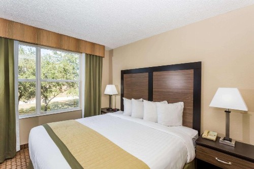 Baymont by Wyndham Fort Myers Airport - image 31