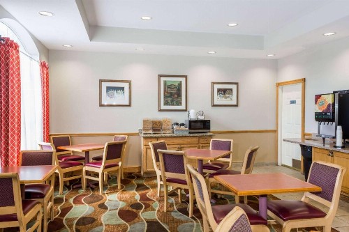 Baymont by Wyndham Fort Myers Airport - image 36