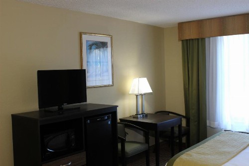 Baymont by Wyndham Fort Myers Airport - image 4