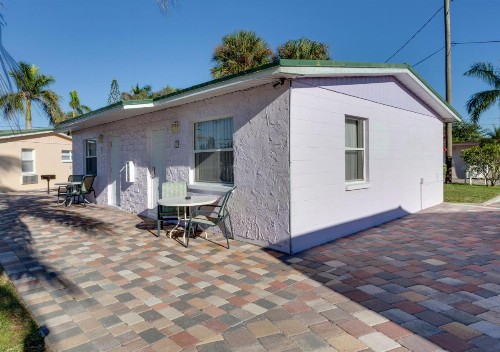 Fountain Cottages Inn - image 11