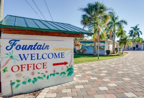 Fountain Cottages Inn - image 6