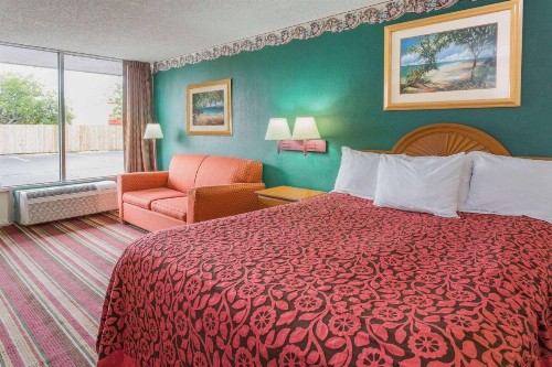 Days Inn by Wyndham Fort Myers - image 10