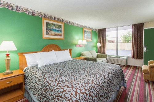 Days Inn by Wyndham Fort Myers - image 19