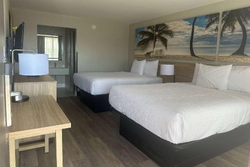 Days Inn by Wyndham Fort Myers - image 2
