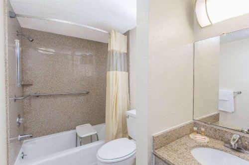Days Inn by Wyndham Fort Myers - image 21