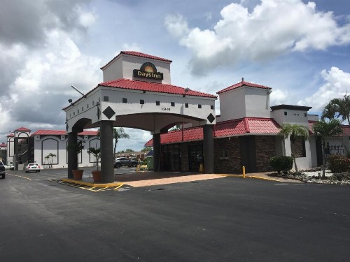 Days Inn by Wyndham Fort Myers - image 25