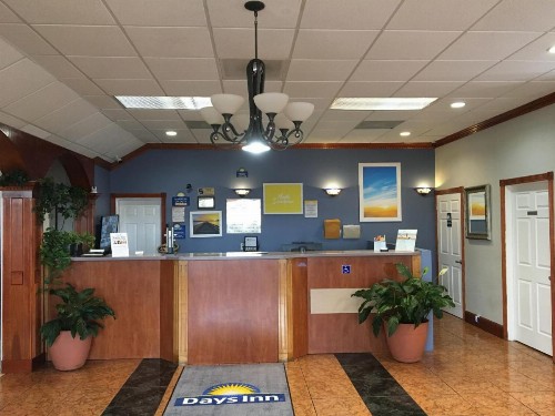 Days Inn by Wyndham Fort Myers - image 33
