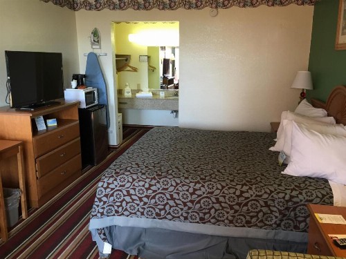Days Inn by Wyndham Fort Myers - image 34