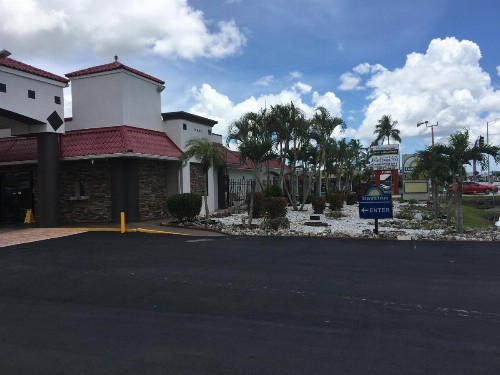 Days Inn by Wyndham Fort Myers - image 6